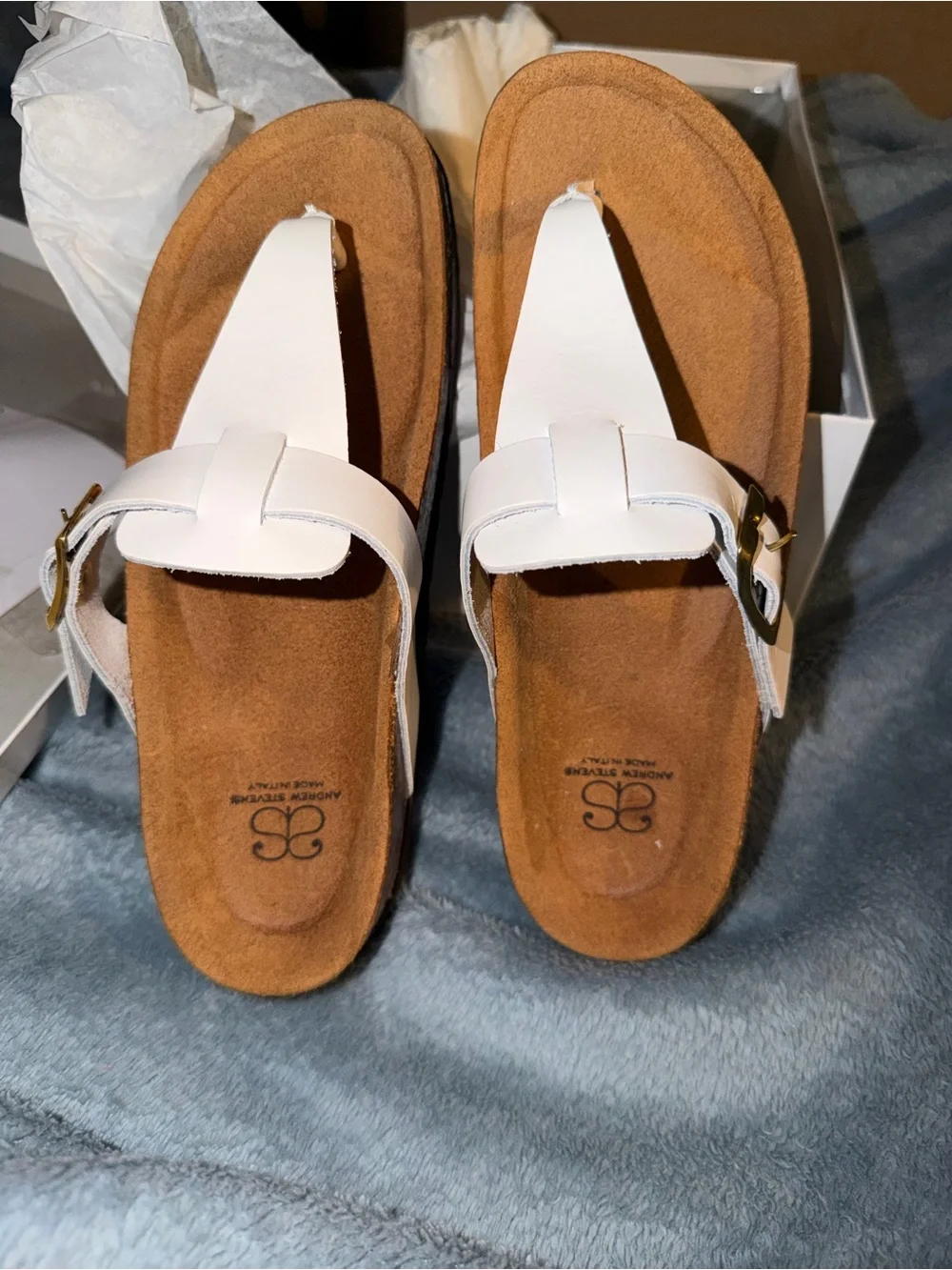 Andrew Stevens White Leather Thong Sandals with Suede Footbed